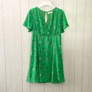 Kaileigh Green Floral V-Neck Short Sleeve Dress Medium NWOT